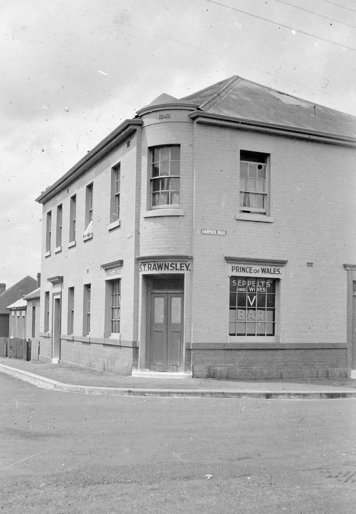 Prince of Wales Hotel at corner of Kelly Street and Hampden Road 1945